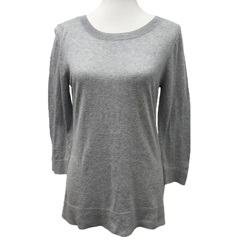 Halogen gray women’s pullover crewneck sweater 3/4 sleeves. Size large grey